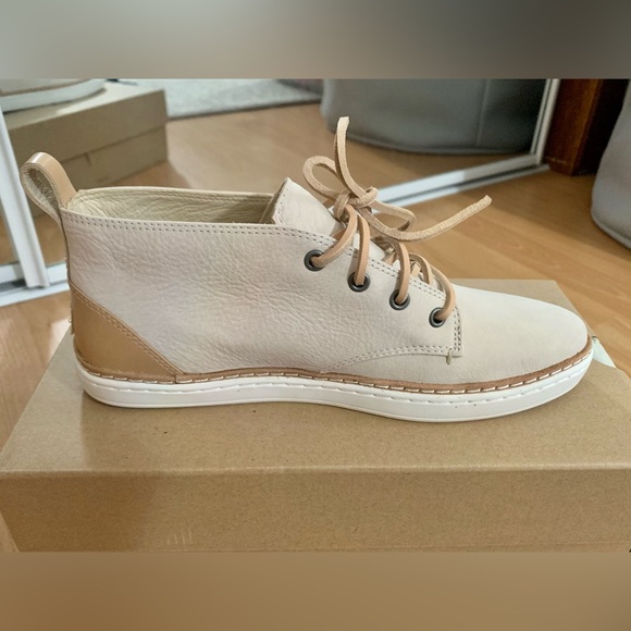 Ugg Kallisto Fashion Sneaker 6.5 Leather/Nubuck - Picture 2 of 4